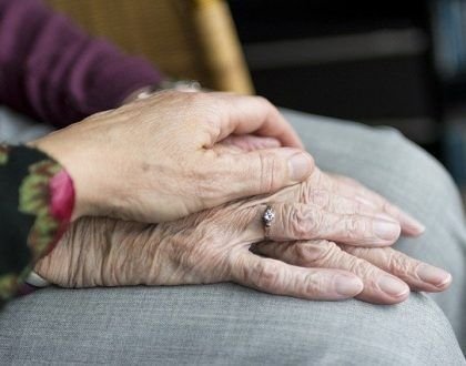 El cuidado de los ancianos: un ejemplo de cosmovisión bíblica