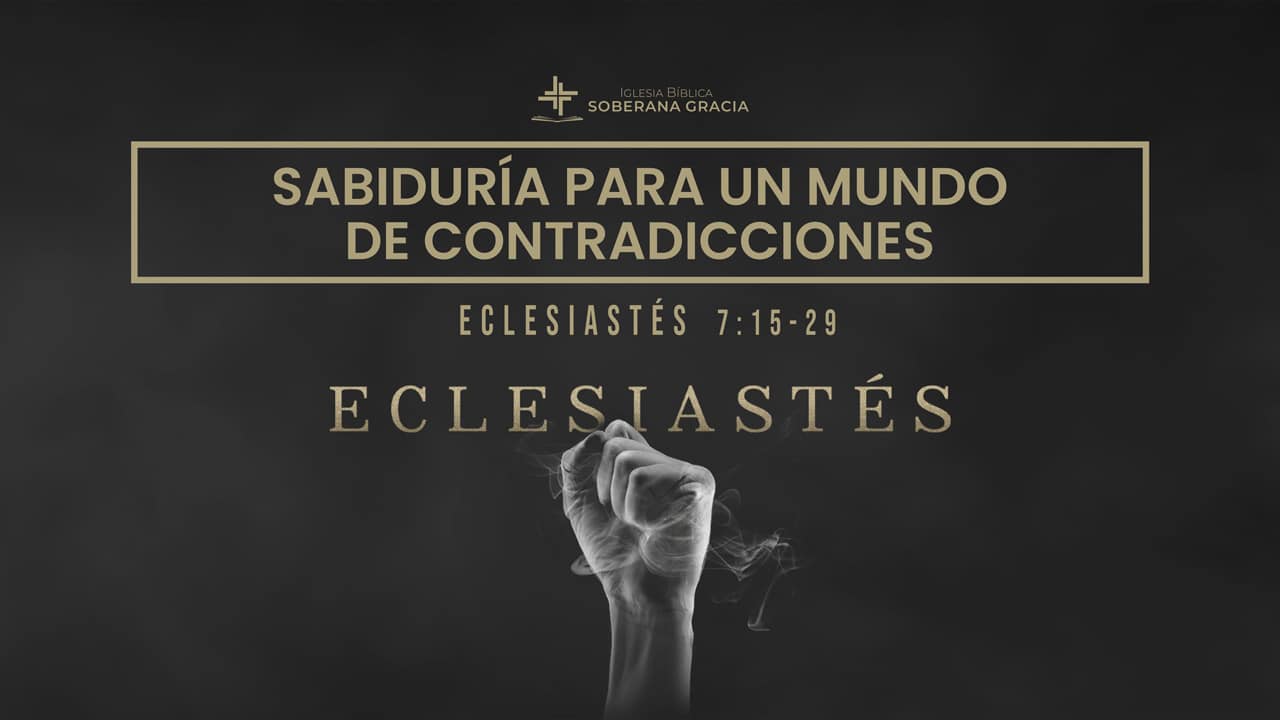 imagen de una mano empuñada como sosteniendo aire, con la palabra sabiduría para un mundo de contradicciones, junto a la cita bíblica de Eclesiastés 7:15-29
