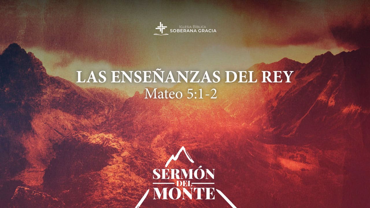 imagen de un monte, con la palabra las enseñanzas del Rey, junto a la cita bíblica de Mateo 5:1-2.