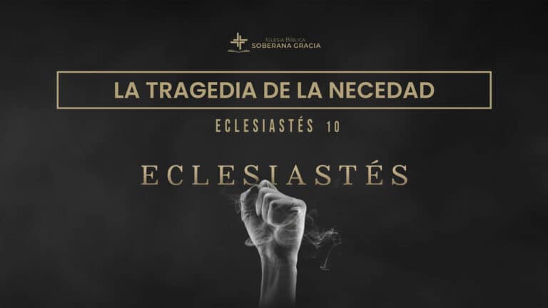 imagen de una mano empuñada como sosteniendo aire, con la palabra la tragedia de la necedad, junto a la cita bíblica de Eclesiastés 10