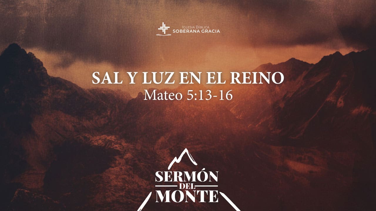 imagen de un monte, con la palabra sal y luz en el Reino, junto a la cita bíblica de Mateo 5:13-16.