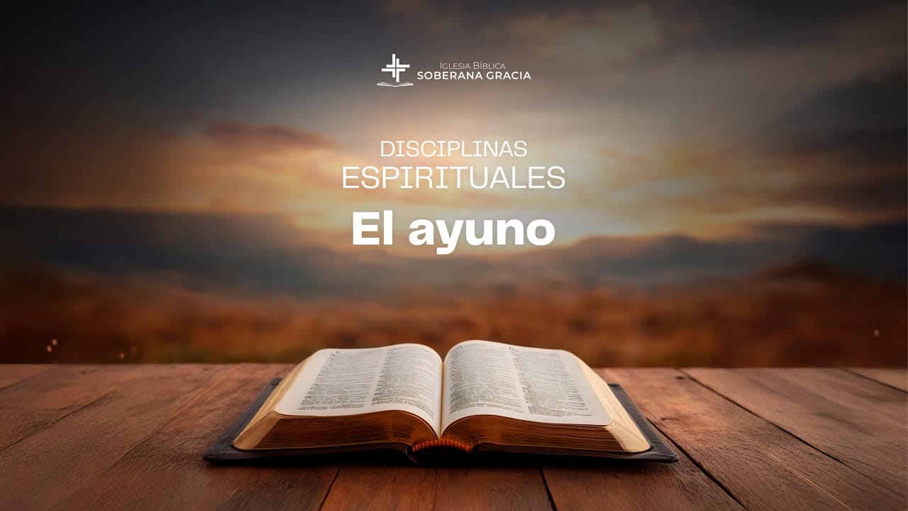Imagen de una Biblia abierta junto a un texto que dice disciplinas espirituales el ayuno