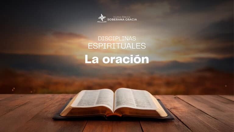 Imagen de una Biblia abierta junto a un texto que dice disciplinas espirituales la oración